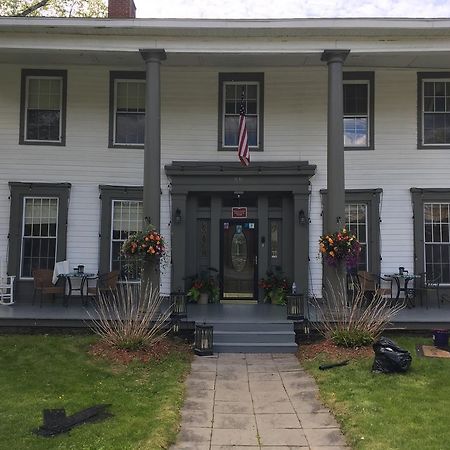Brookside Inn At Laurens Exterior photo