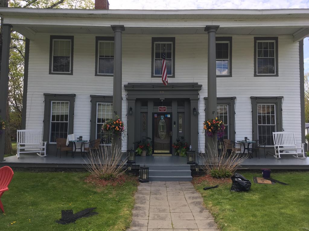 Brookside Inn At Laurens Exterior photo